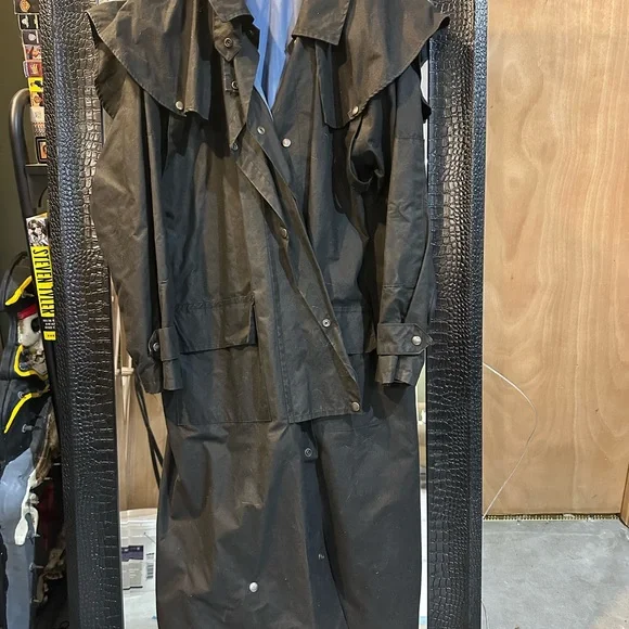 80’s Vintage Men's Black Trench Coat Size Large. - Picture 2 of 5